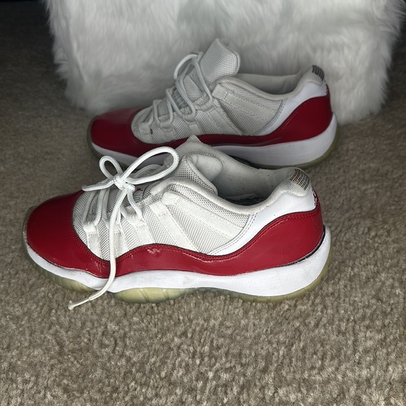 Jordan 11 Retro Low Cherry (2016) - Picture 5 of 6